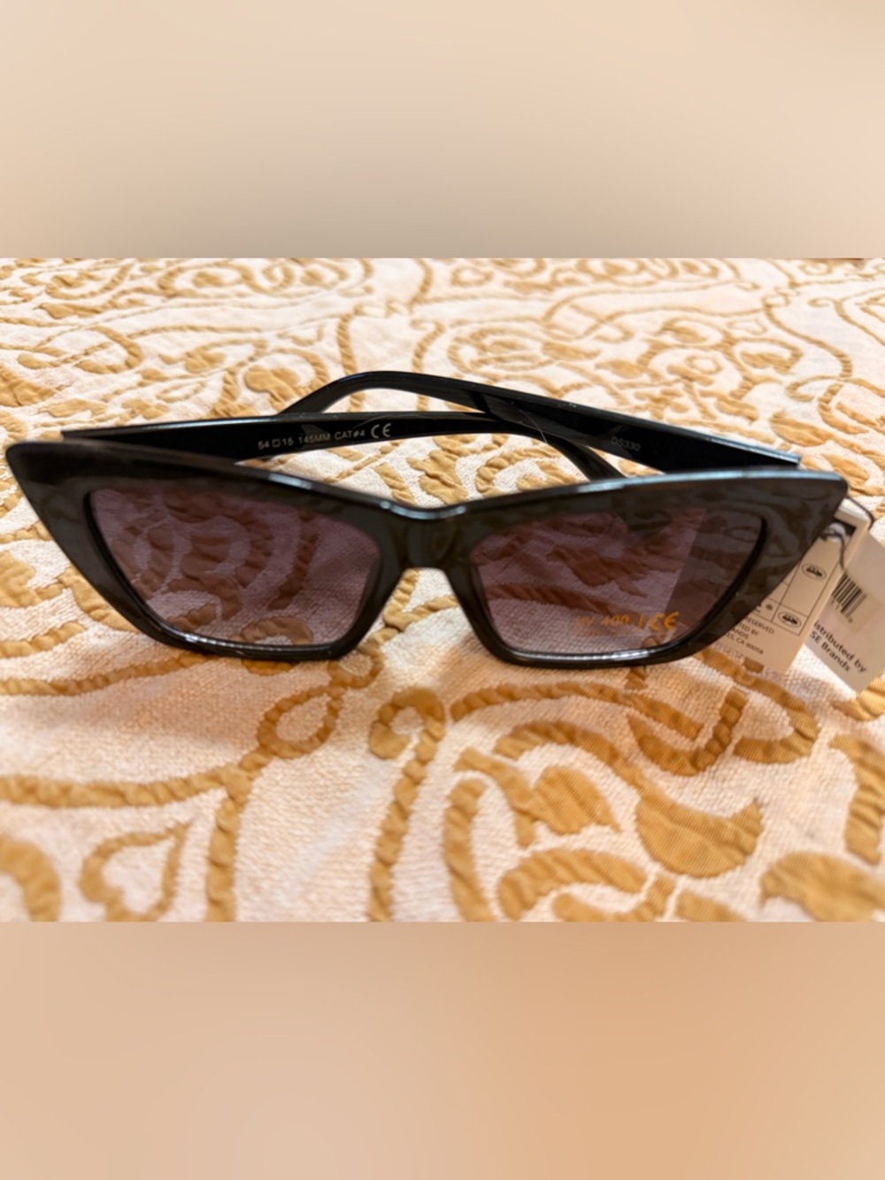 Chic Black Cat-Eye Women's Sunglasses